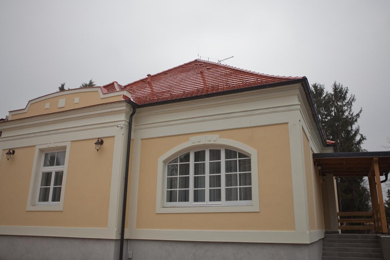 Ditlin Pápa Esterno foto